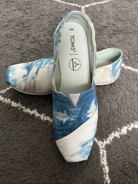 Toms Classic Alpargata Blue and White Tie-Dye Slip-Ons